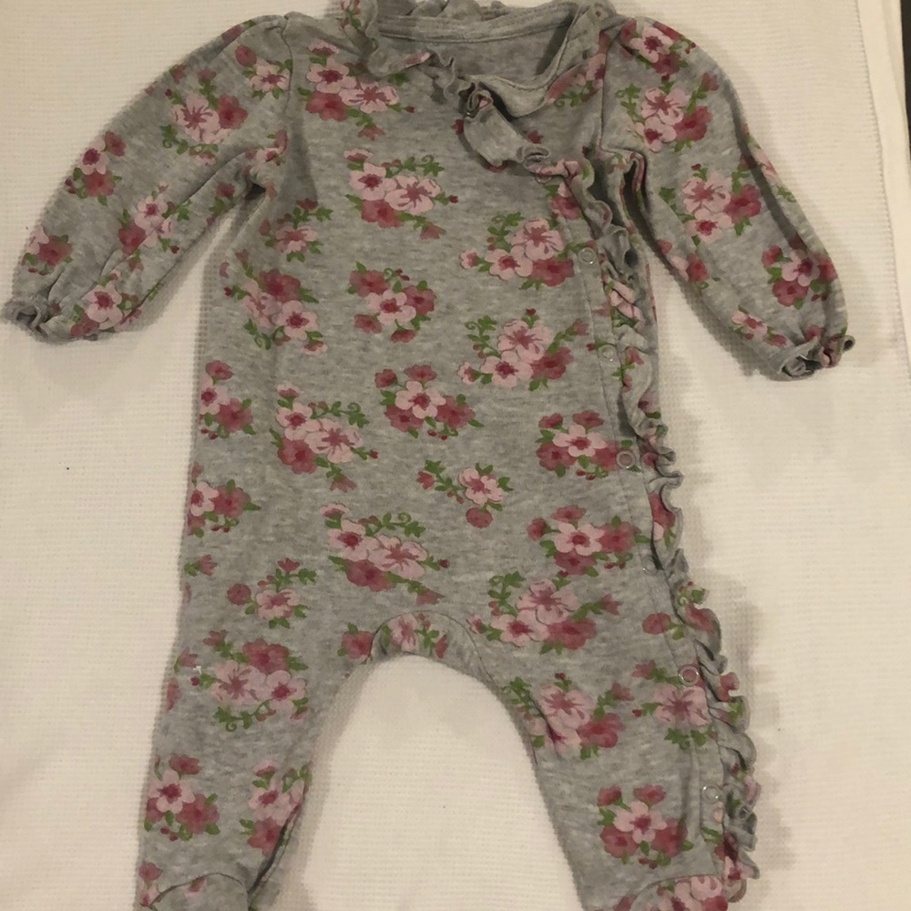 3 for $15 🐥 3 Month Floral Ruffle Sleeper